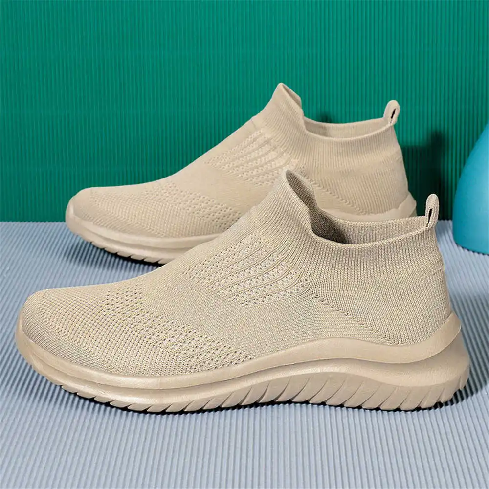 Beige Zachte Nieuwe Nieuwighei - Streetwear Brand Global recensie en prijs